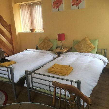 Heddfan Bed & Breakfast Llanboidy Exterior photo